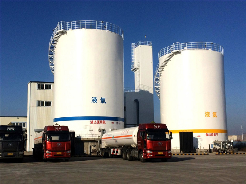 液氧罐配有无线差压式液位羞羞答答视频，无线浮子液位开关和无线温度羞羞答答视频